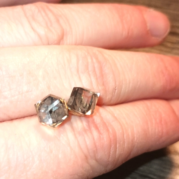 Crystal Cube Offset Post Earrings ❤️❤️❤️ Perfectly squared 😎🤓 - Picture 3 of 15